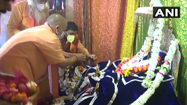 આ વિશેષ દિવસે પહેરાવાય છે લીલા વસ્ત્ર