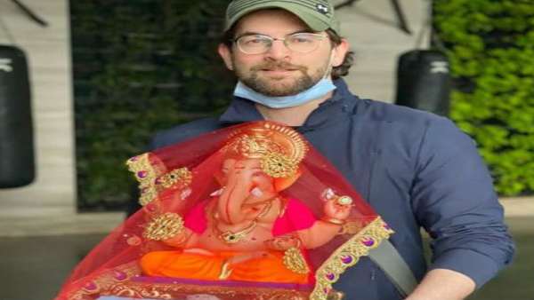 નીલ નિતિન મુકેશ