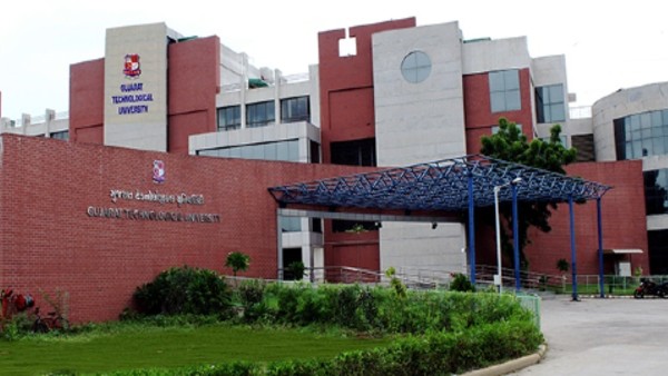 જીટીયુના રજિસ્ટ્રાર એ એફઆઇઆર નોંધાવી