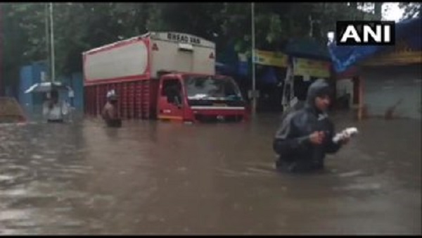 મુંબઈમાં ધોધમાર વરસાદ