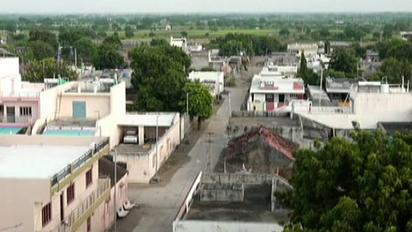 લોકો જીવી રહ્યા છે લૉકડાઉન જેવુ જીવન