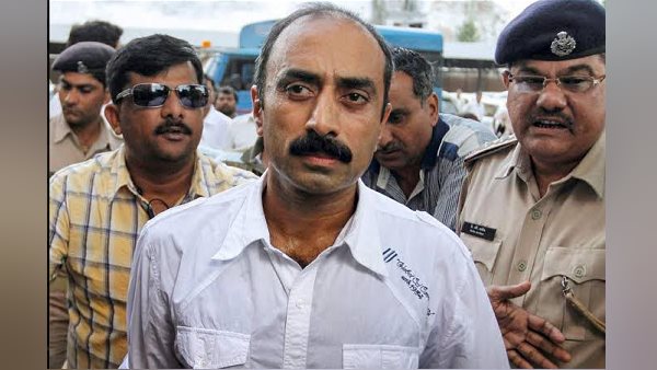 મારપીટ તેમજ તેને નકલી કેસમાં ફસાવવાના આરોપ