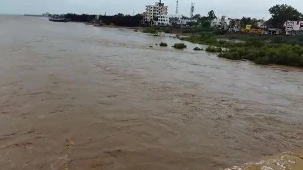 પાઘડીને રસ્સીની જેમ બાંધી