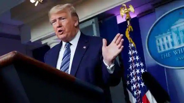 છેલ્લા કલાકોમાં ડોનાલ્ડ ટ્રમ્પે પૂર્વ સહયોગી સહિત 73 લોકોને ક્ષમા આપી