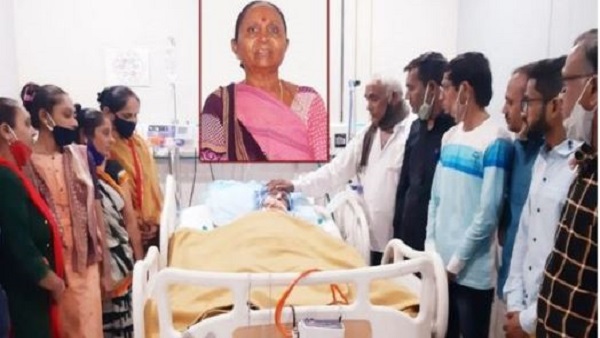 સત્સંગ કરતી વખતે બેભાન થઈ ગયાં હતાં