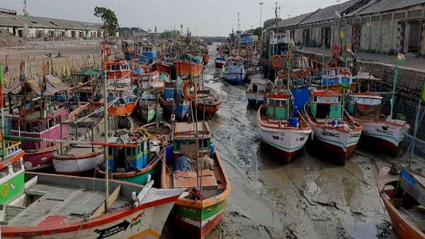 Tauktae Cyclon: વાવાઝોડાં પહેલાં સમુદ્ર કાંઠે ભારે વરસાદ, જન-જીવન અસ્ત-વ્યસ્ત