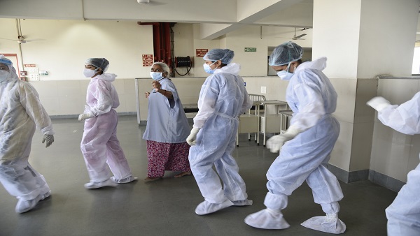 hospital staff and patients celebrate nursing day 2021 ...