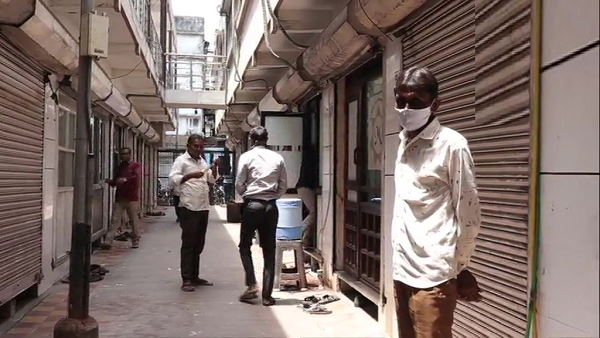 મજૂરોએ પલાયન ચાલુ કર્યું