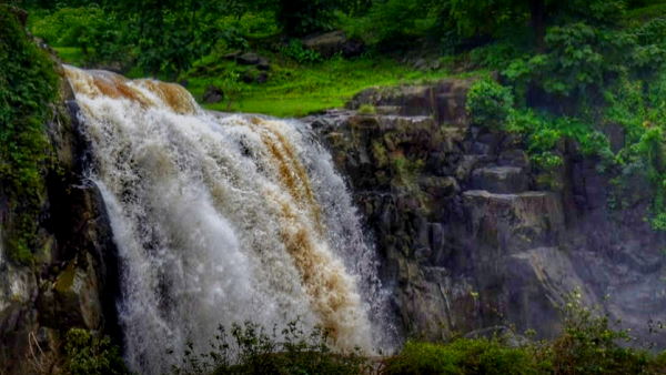 વાઘઇ ટાઉનથી 3કીમી હોય છે ગીરા ધોધ
