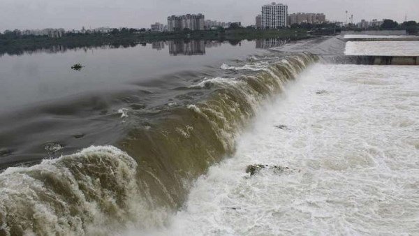 ભારે પવન અને વીજળી પડવાની સંભાવના
