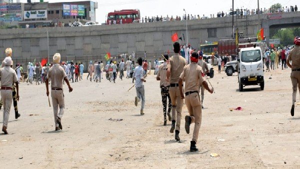 કેપ્ટન સરકાર પર નિશાન