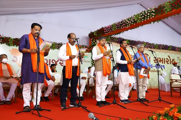 મુખ્ય સચિવ પંકજકુમારે શપથવિધિ સમારોહનું સંચાલન કર્યું