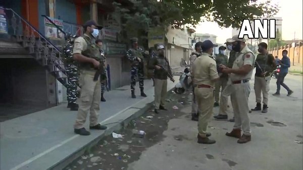 મુસ્તાક ખાંડે લશ્કરનો કમાન્ડર હતો