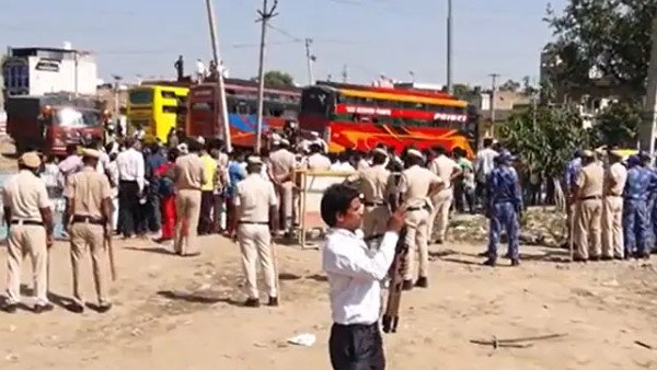 લોકો ખાનગી મિલકત પર નમાઝ અદા કરી રહ્યા હતા