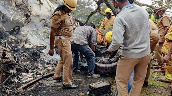 ત્રણ લોકોને જોયા પડતા