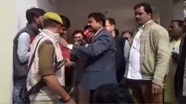 પત્રકારો સાથે અભદ્રતા મામલે બોલાવ્યા