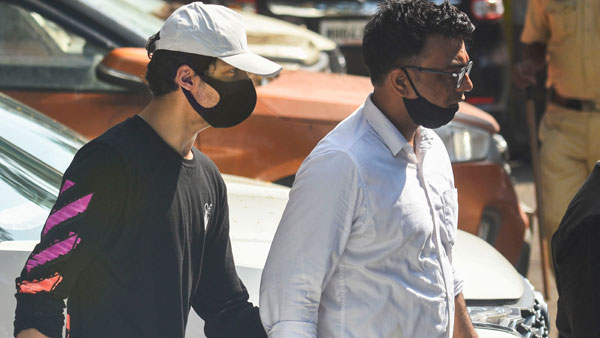 શાહરૂખ ખાનના પુત્ર આર્યન અને અન્ય 7 લોકોની NCB દ્વારા ધરપકડ