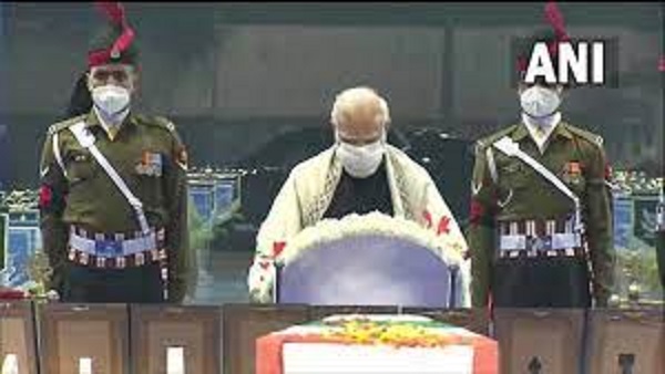 પીએમ મોદીએ CDS રાવતને આપી શ્રદ્ધાંજલી