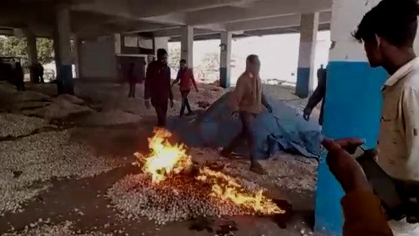 દેવલી ગામથી પાક વેચવા માટે મંદસૌર આવ્યા હતા