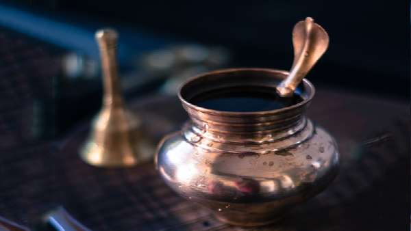 પાણીથી ભરેલુ વાસણ