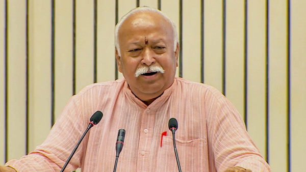 RSSની શાખાઓમાં ત્રિરંગાને બદલે ભગવાનો ઉપયોગ