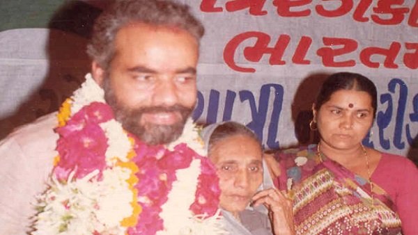 'મા બીજાના ઘરના વાસણ પણ માંજવા જતી હતી'