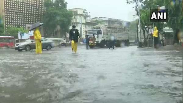 વાવાઝોડા સાથે વરસાદ