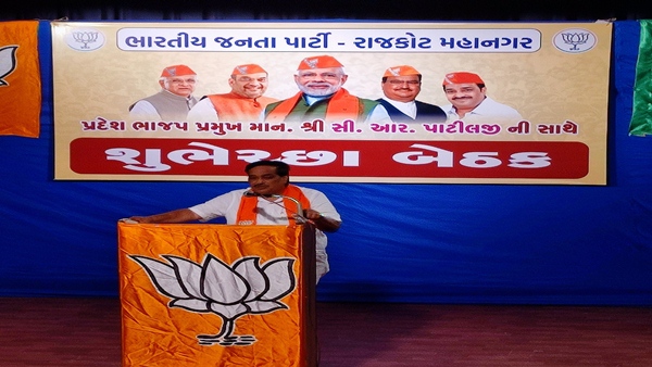 પાર્ટી ઓફિસના બાંધકામની સમીક્ષા કરી