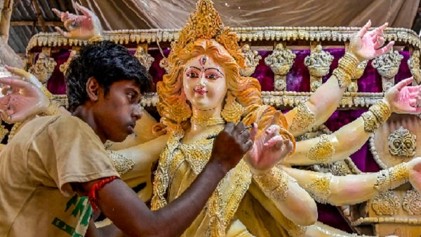 બદનામ ઘરોના આંગણાની માટી...