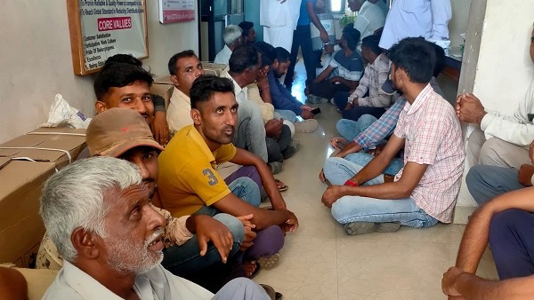 રહેમ કરતા હોય એમ અધિકારીને બોલાવાયા