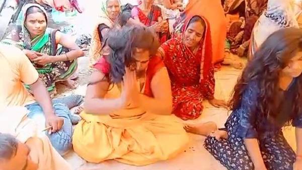 પ્રેતાત્માઓથી આઝાદ થવાની કોશિશ