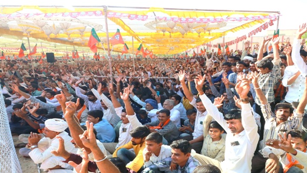 ગુજરાત વિરોધી મેઘા પાટકરને આપ લોકસભાની ટિકિટ આપે છે