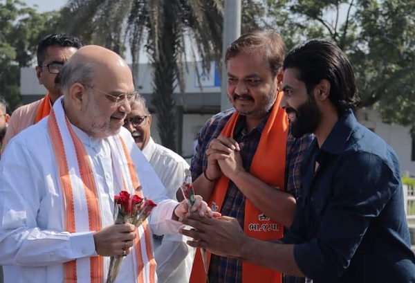 પત્ની સાથે પ્રચારમાં લાગ્યા રવિન્દ્ર જાડેજા