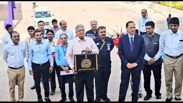 આ વખતે કાળી બેગમાં બજેટ લઈને આવ્યા નાણામંત્રી